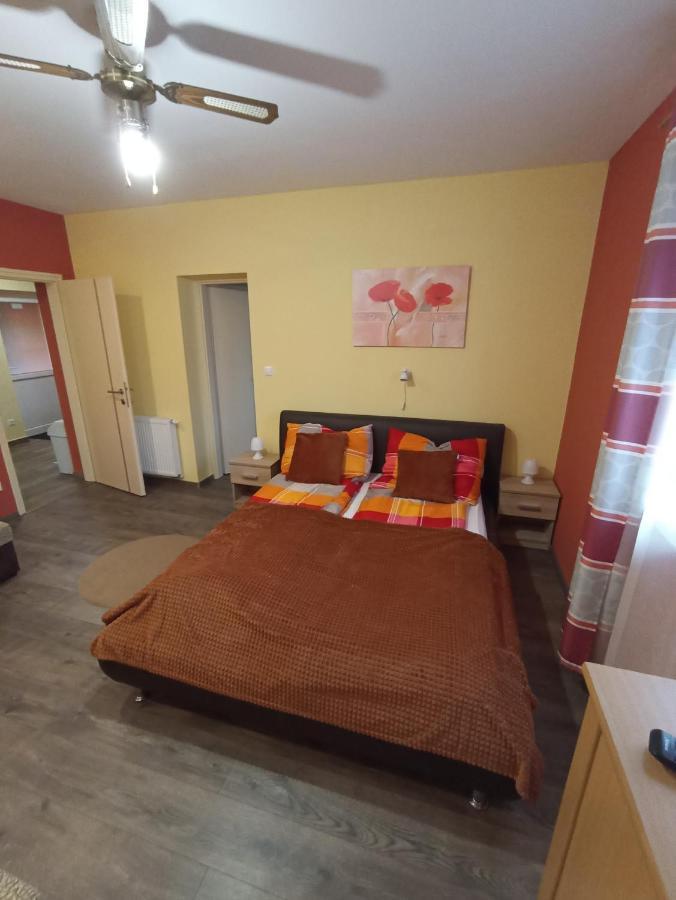 Borostyan Apartmanhaz Морахалом Екстер'єр фото